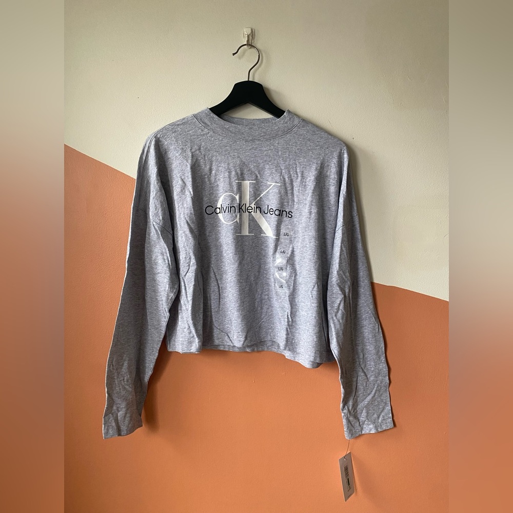 Calvin Klein NWT long sleeve mock neck graphic tee